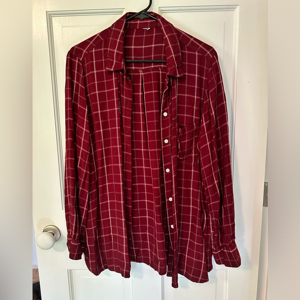 EUC Old Navy burgundy plaid button-down shirt - size L